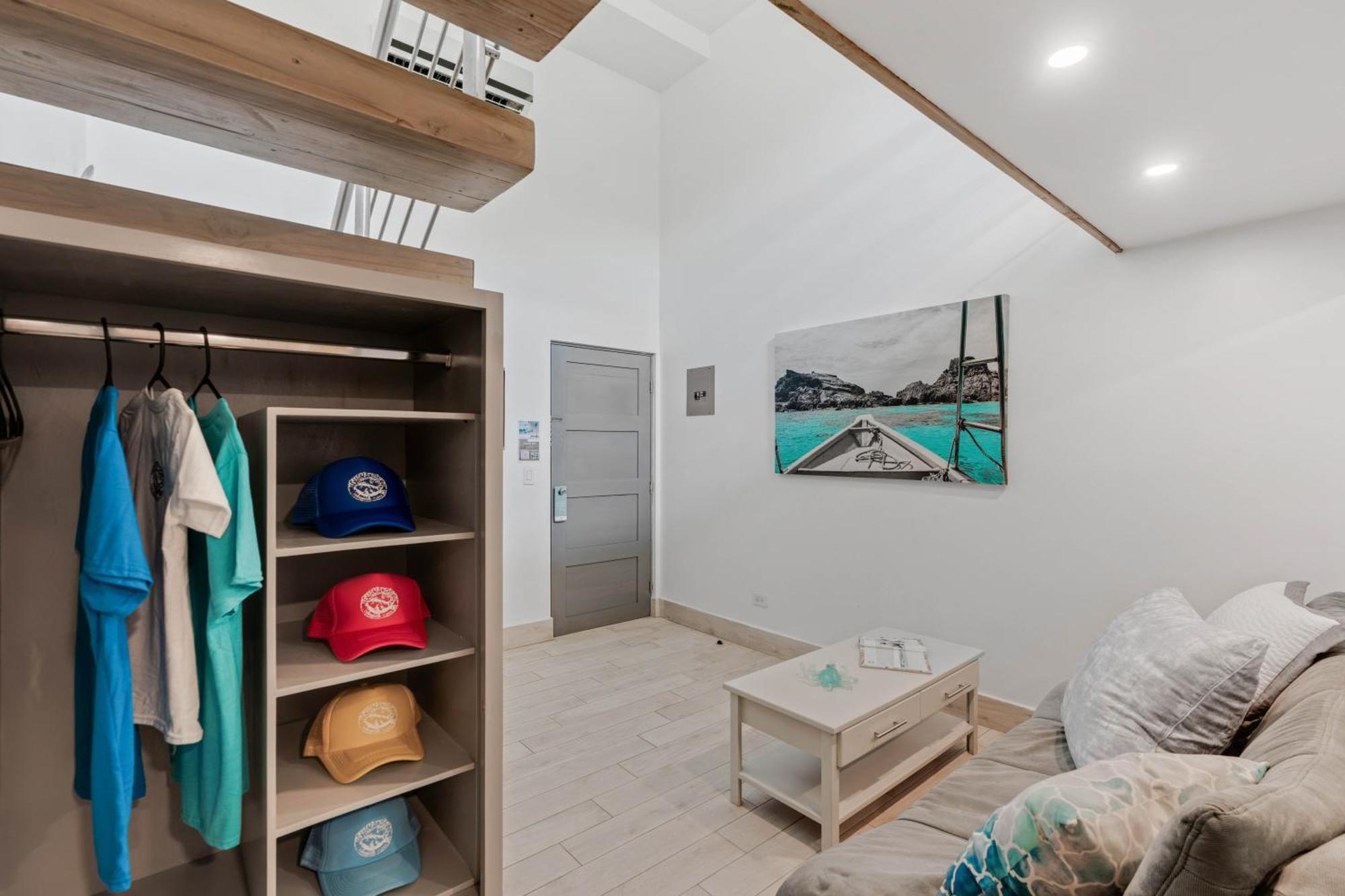 Iguana Surf Camp Hotel Тамариндо Екстериор снимка