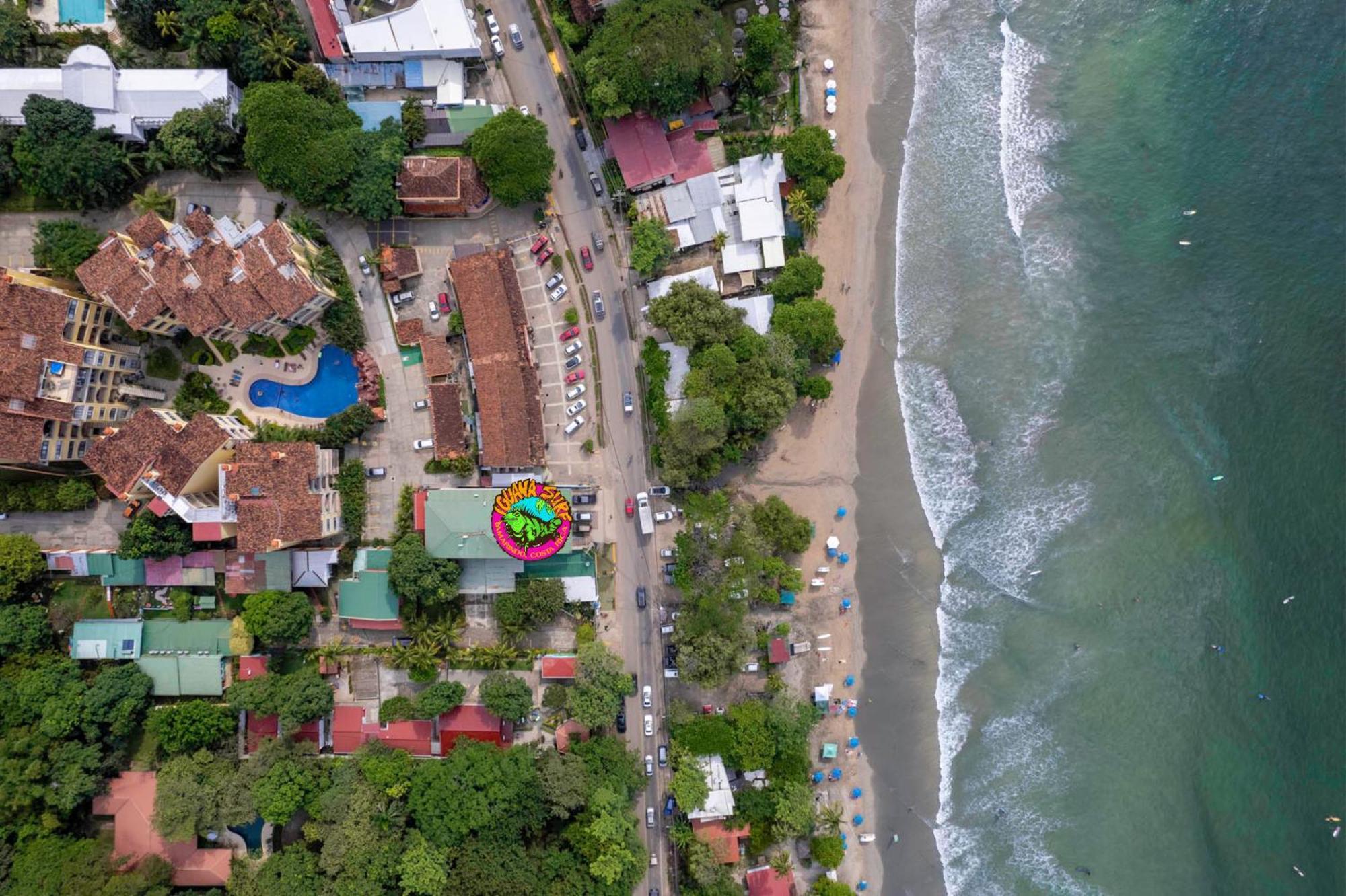Iguana Surf Camp Hotel Тамариндо Екстериор снимка