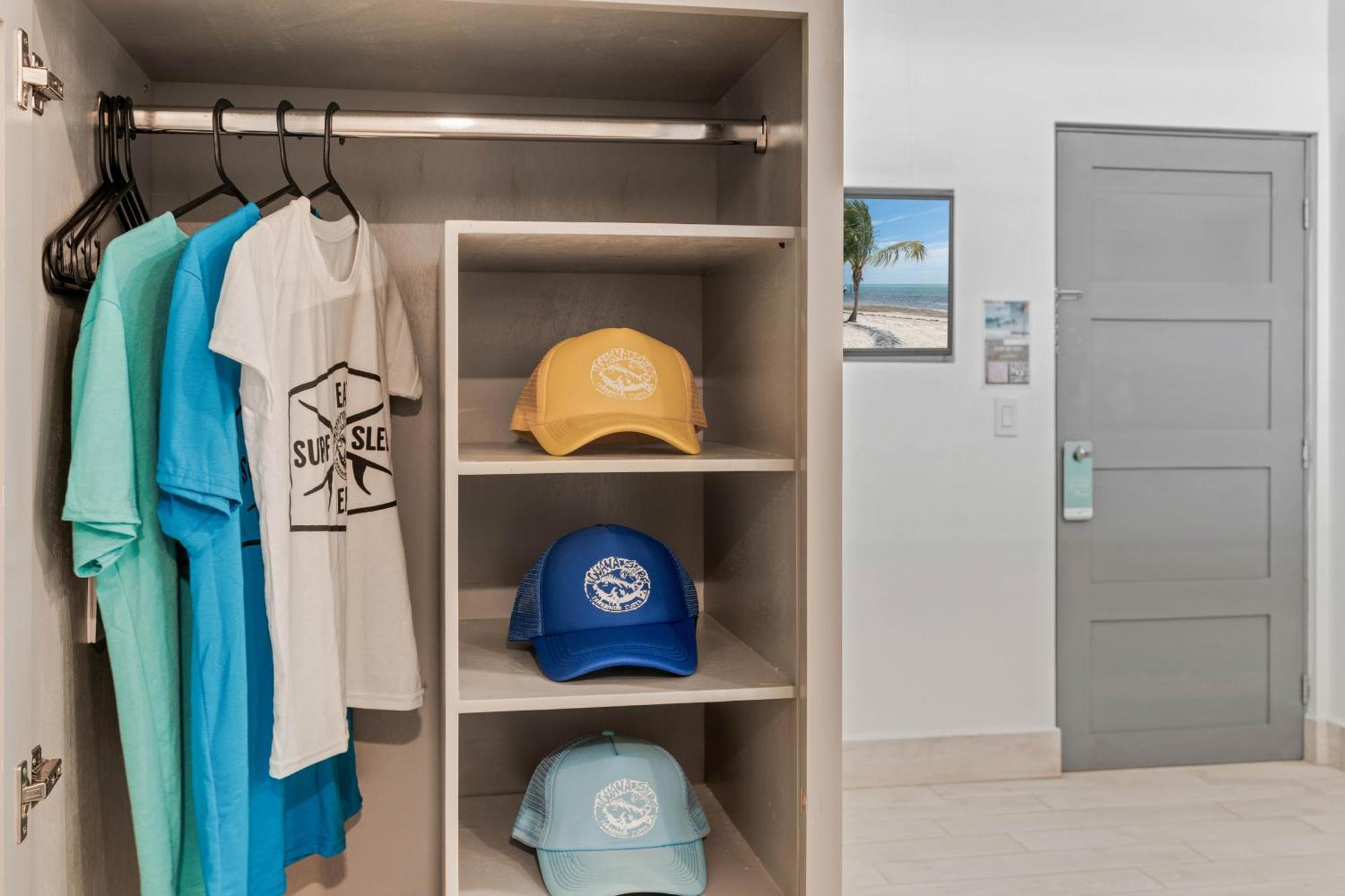 Iguana Surf Camp Hotel Тамариндо Екстериор снимка