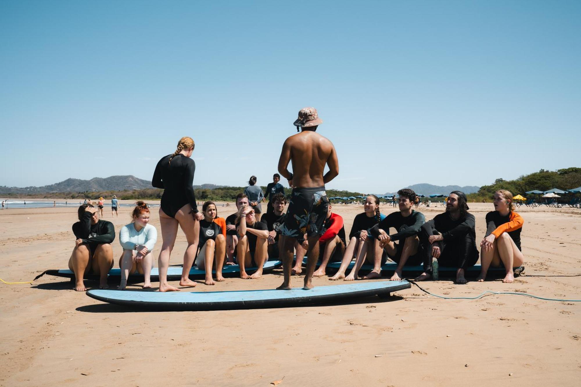 Iguana Surf Camp Hotel Тамариндо Екстериор снимка